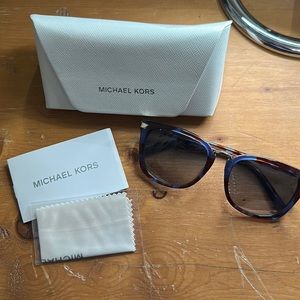 MICHAEL KORS sunglasses (MK2097 Cape Elizabeth) w/ case, cloth & original papers